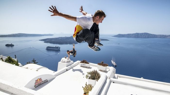 Το Red Bull Art of Motion, ο διαγωνισμός με τους καλύτερους freeruners του κόσμου, επιστρέφει στη Σαντορίνη, στις 4 Οκτωβρίου.